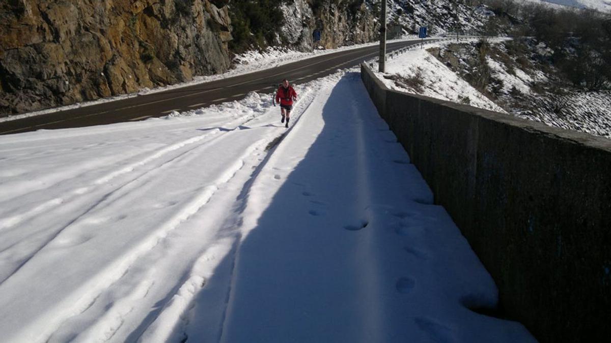 Cima corre en la etapa entre Caso y Sobrescobio