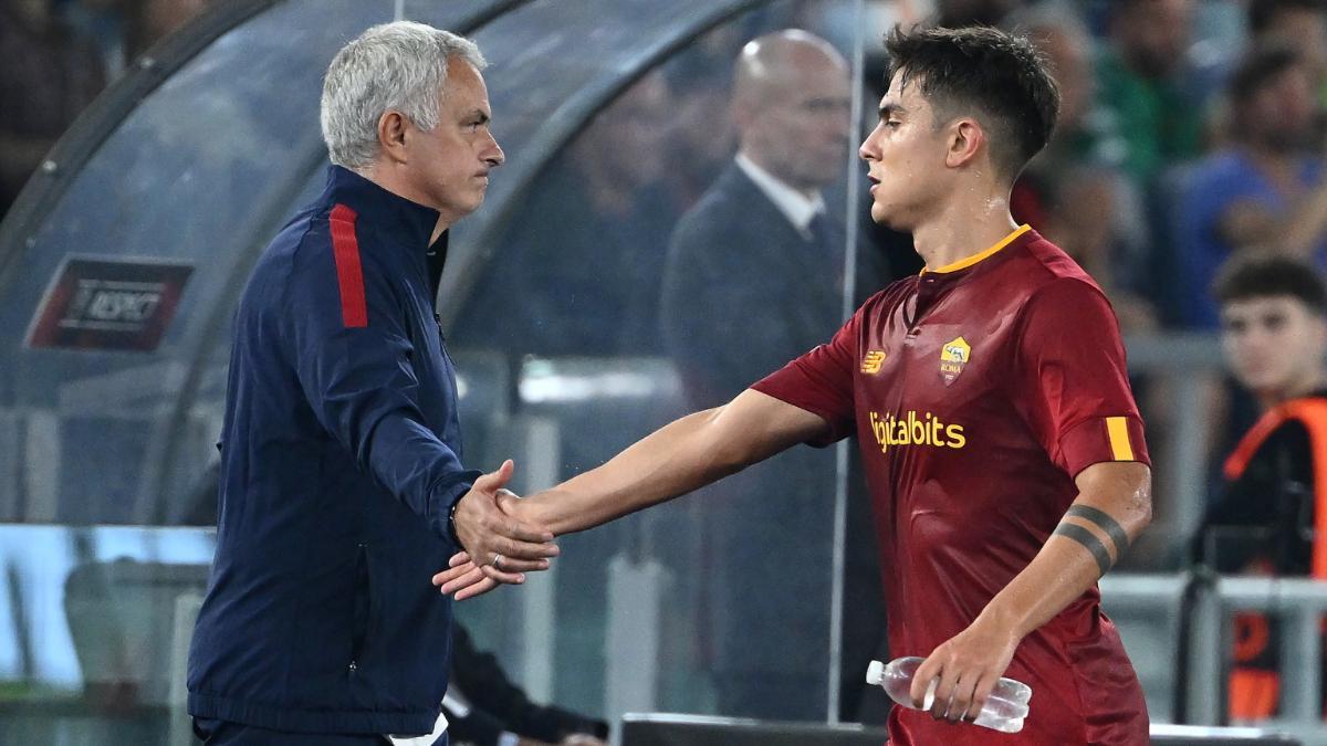 Mourinho con Dybala cuando entrenaba a la Roma