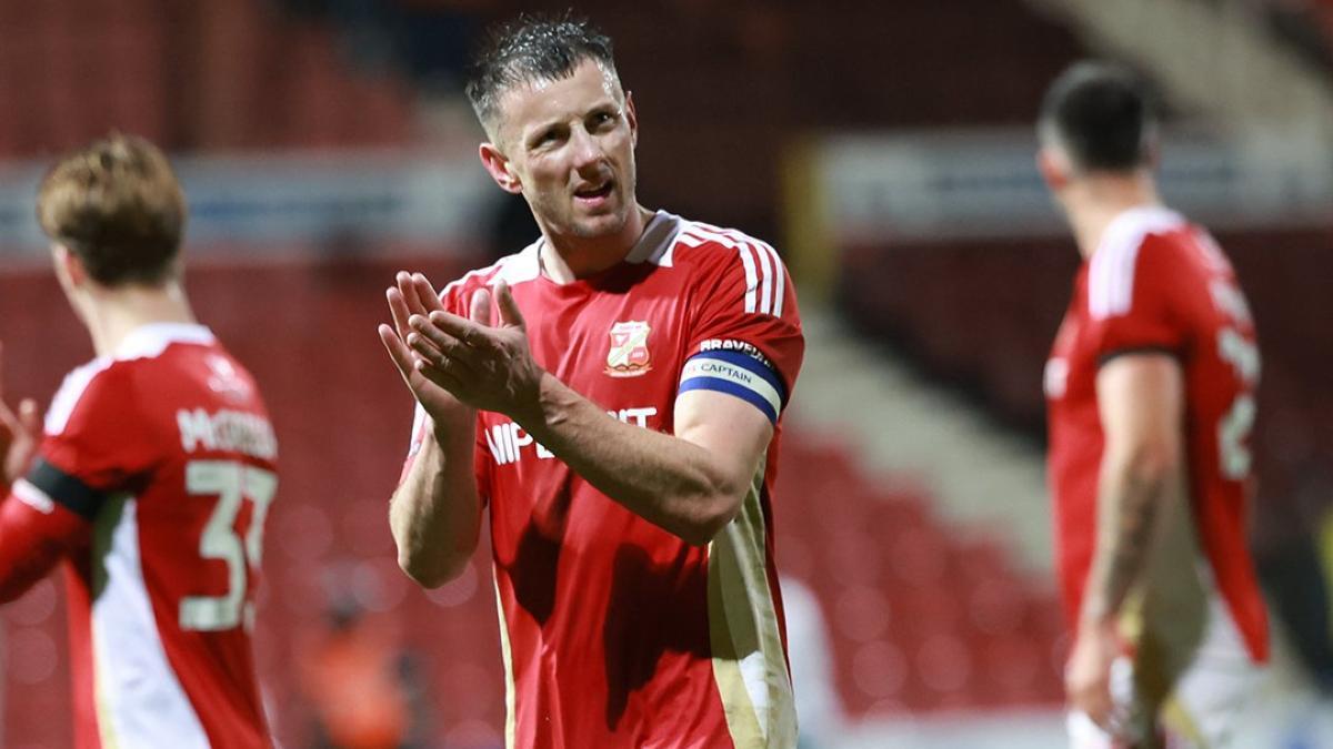Ollie Clarke, capitán del Swindon Town