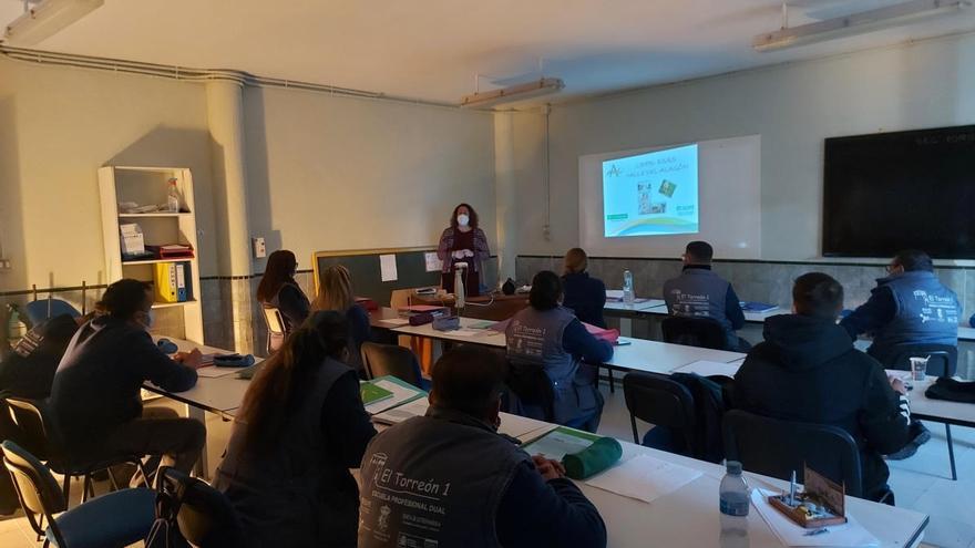 Charla impartida a los alumnos de la escuela de formación El Torreón.