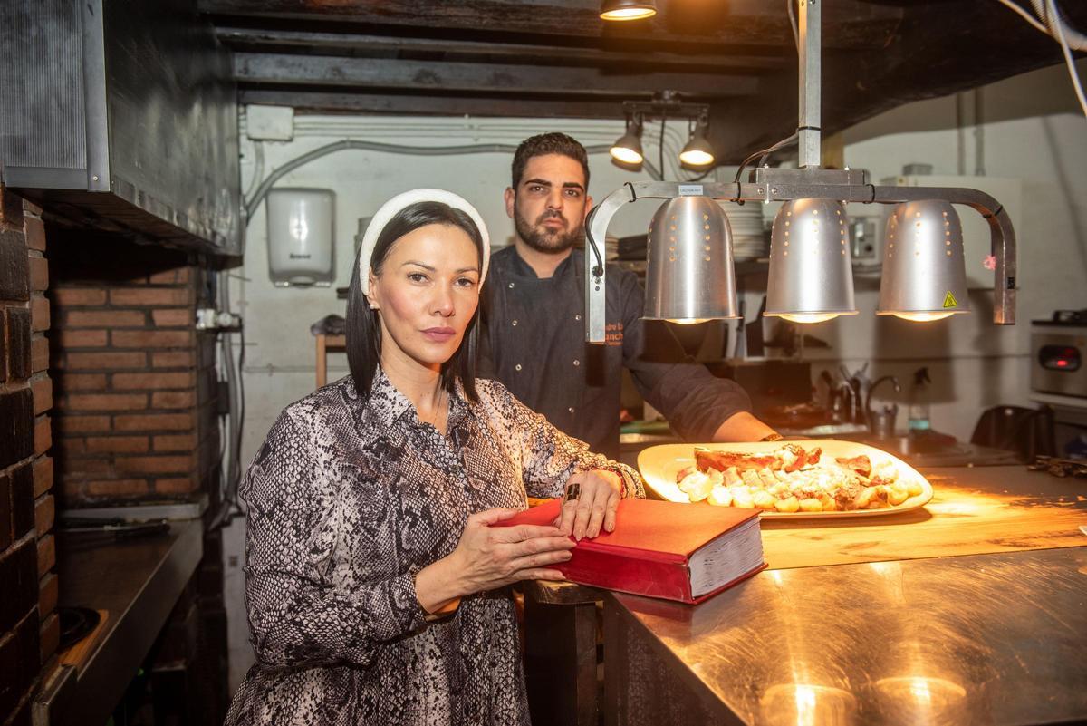 Los responsables del restaurante Furancho Brasa Clandestina de A Coruña