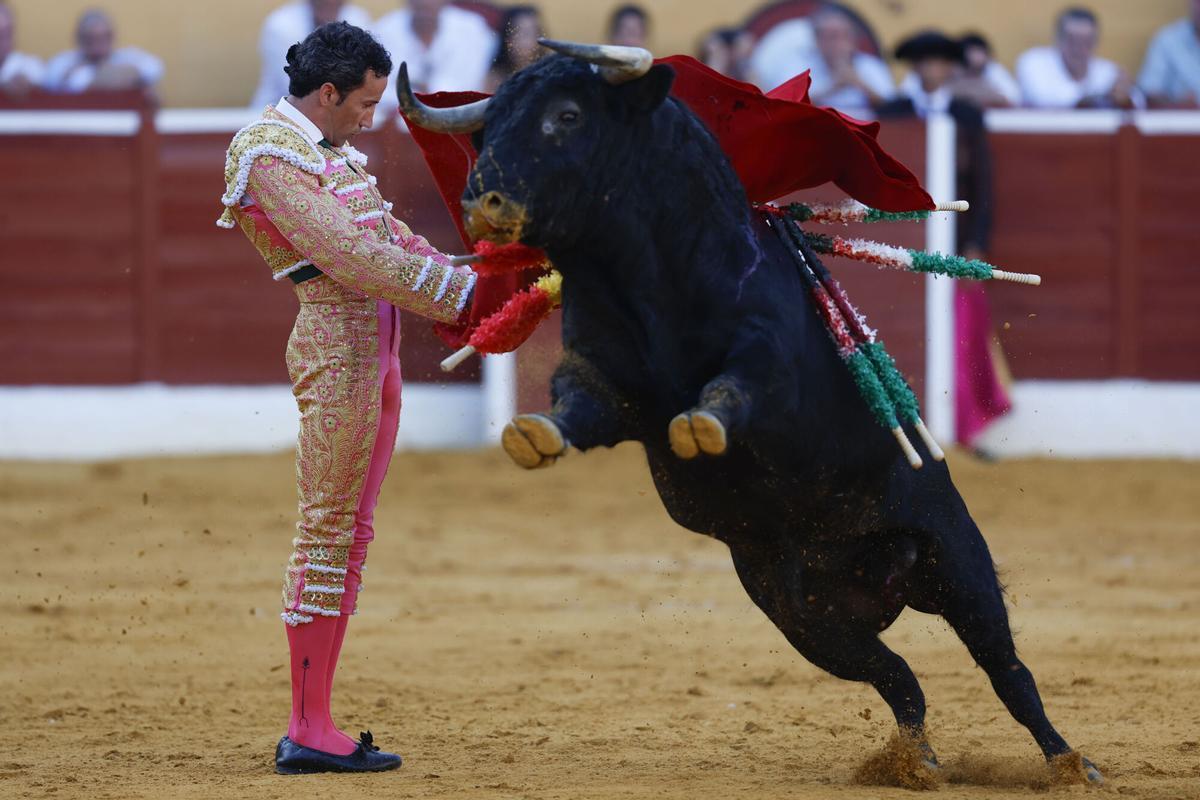 Las mejores imágenes de la corrida de toros de Marbella con Morante, Talavante y David de Miranda