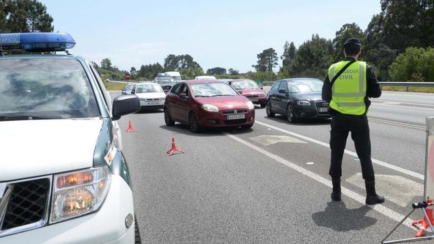 Un control de Tráfico en Vilanova de Arousa. // Noé Parga