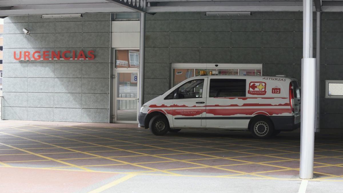 El acceso al urgencias en el hospital de Mieres.