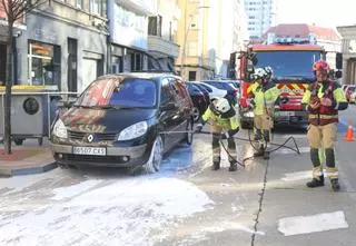 Los bomberos acuden por una alerta de gas a la calle Gaiteira, en A Coruña, y lo atribuyen al olor de un barco