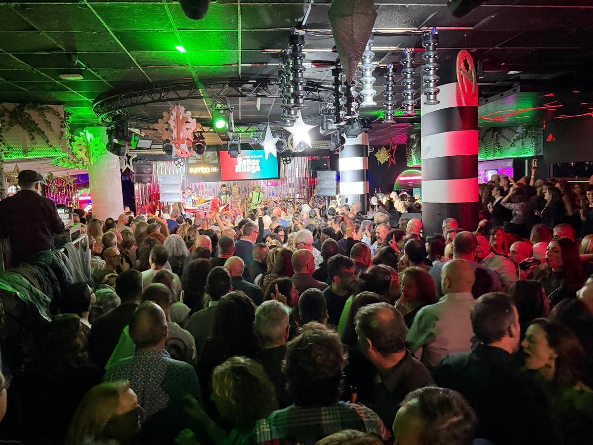 Una sesión de tardeo en la discoteca Rumbo de Valencia; la media de edad es mayor que por la noche