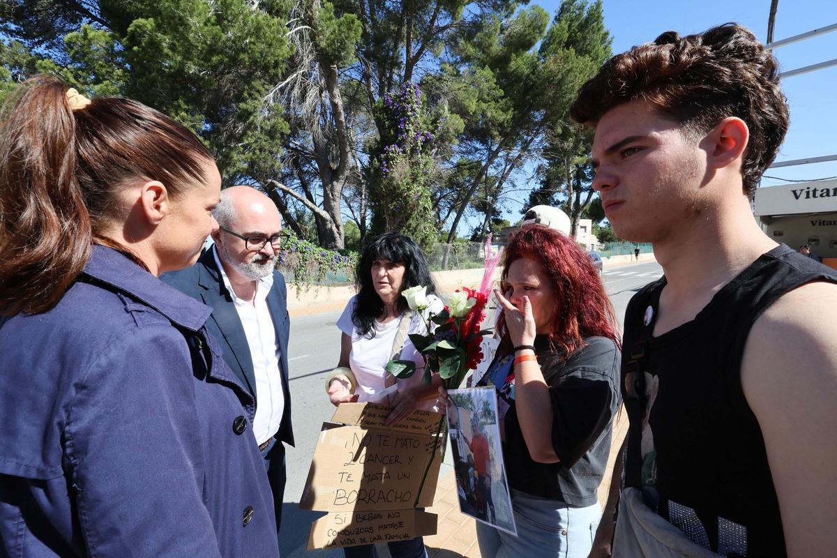 Homenaje al turista fallecido tras ser atropellado en Cala de Bou Homenaje al turista fallecido tras ser atropellado en Cala de Bou