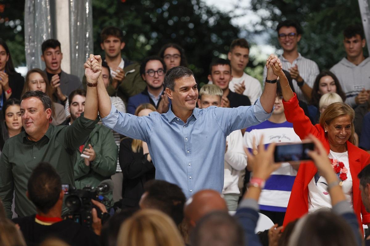 "Cuando la política se torna chantaje, los ciudadanos somos cómplices de aquel a quien votamos" "Cuando la política se torna chantaje, los ciudadanos somos cómplices de aquel a quien votamos"