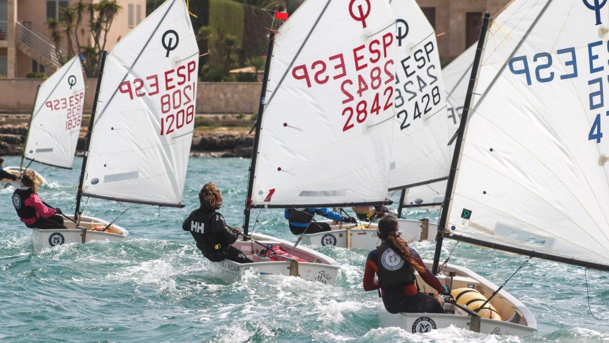 La regata del sábado se disputó en el interior de la rada de Portocolom.