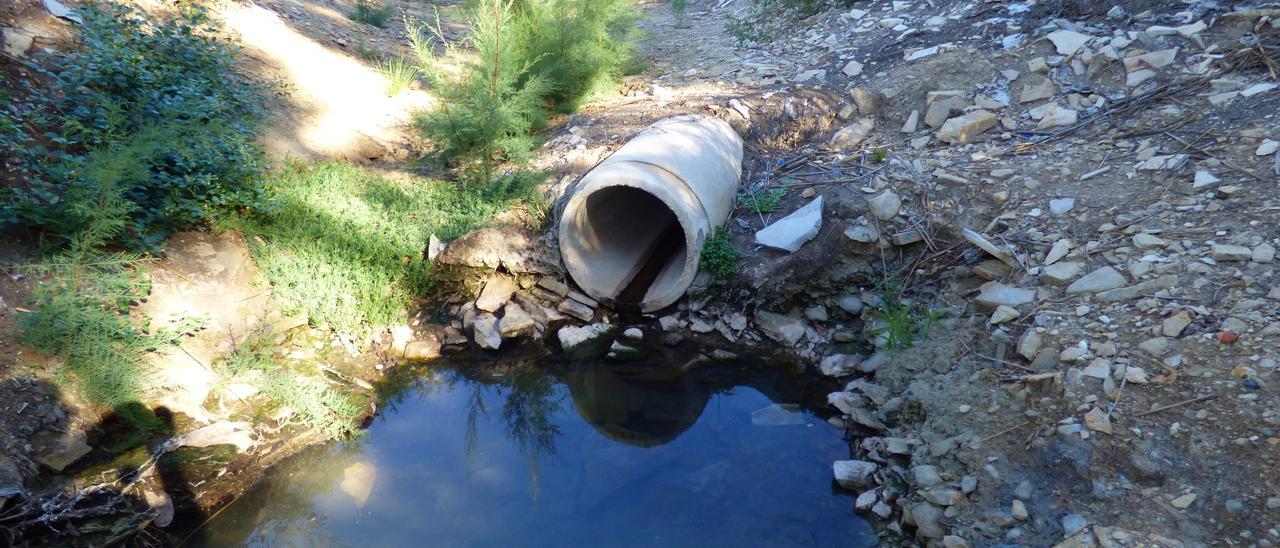 Los últimos vertidos en una imagen captada por los vecinos de Charco Amargo en Monóvar.