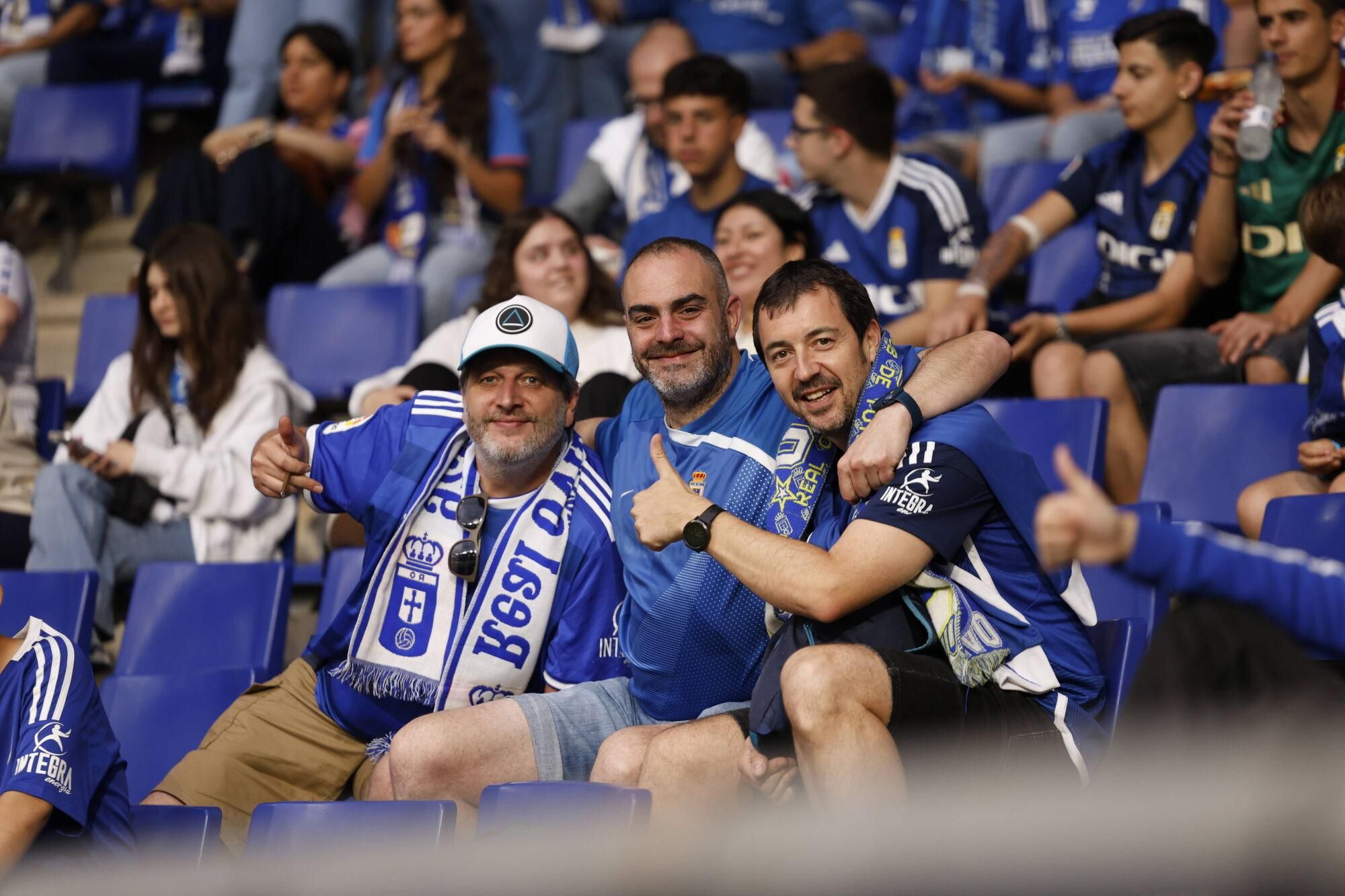 EN IMÁGENES: Ambientazo en la vuelta del play off entre Oviedo y Almería en el Carlos Tartiere