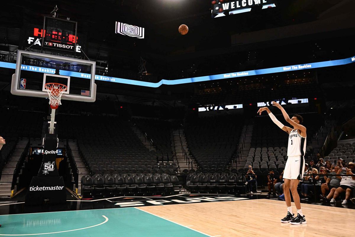¡Por fin llegó el día! Wembanyama se viste de corto con los Spurs ¡Por fin llegó el día! Wembanyama se viste de corto con los Spurs