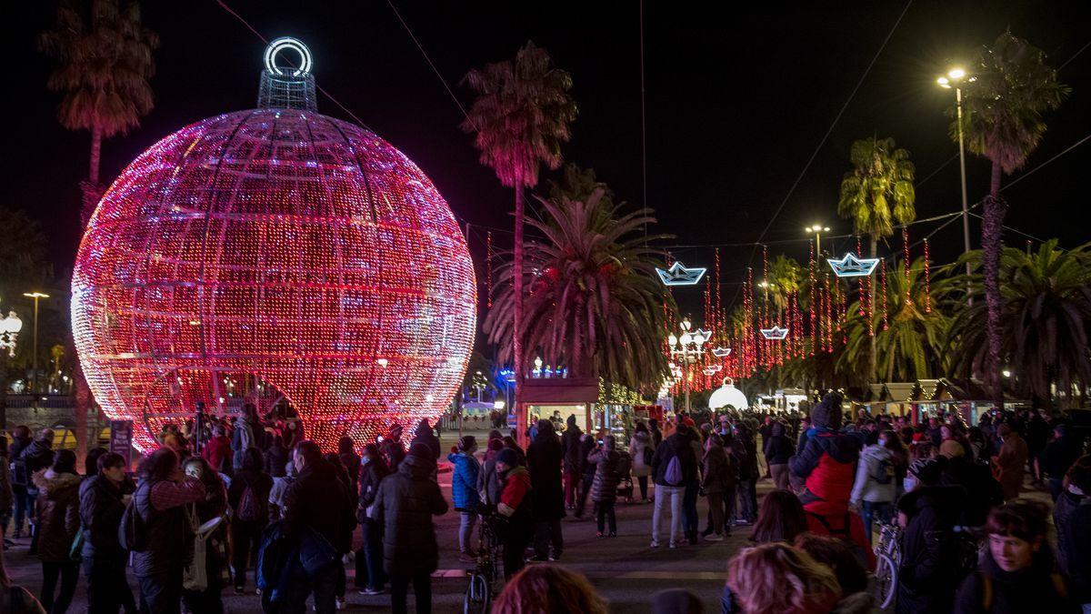 Encendido de luces en el Port Vell.