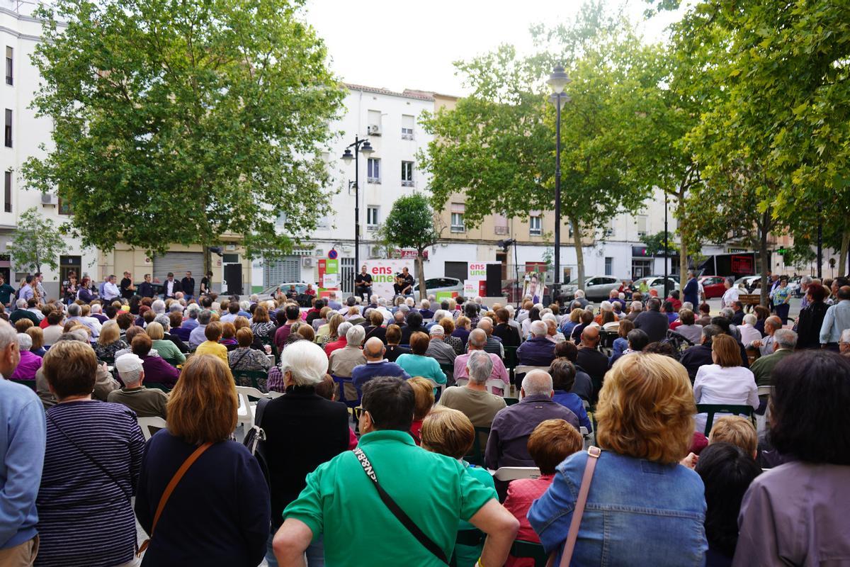 La plaça de la Coronació, llena para ver a Botifarra.
