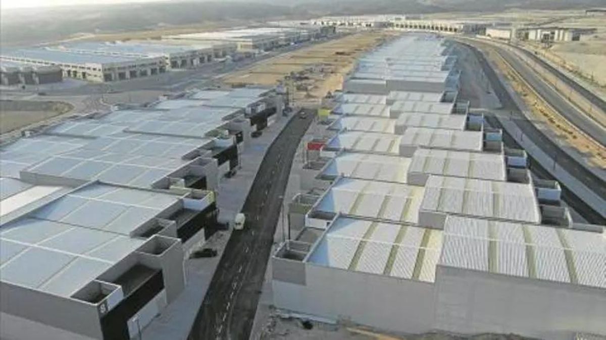 Naves de pequeño tamaño en un polígono industrial de los alrededores de Zaragoza.