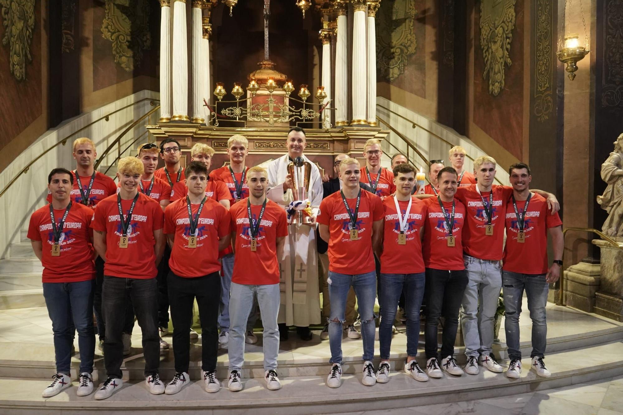 Les millors imatges de la celebració de l'Igualada HC després de guanyar l'Europe Cup