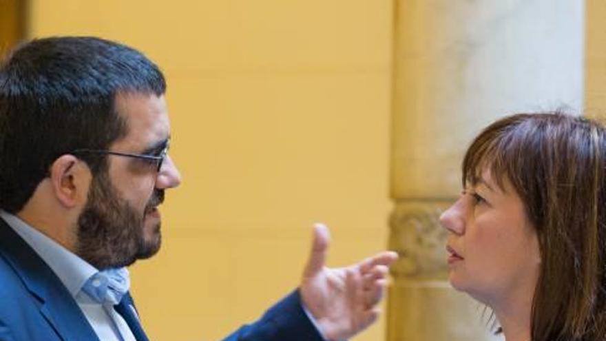 El conseller Vidal y la presidenta Francina Armengol.