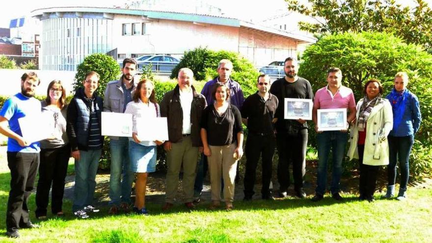 Representantes de la AED con los premiados y otros hosteleros participantes.