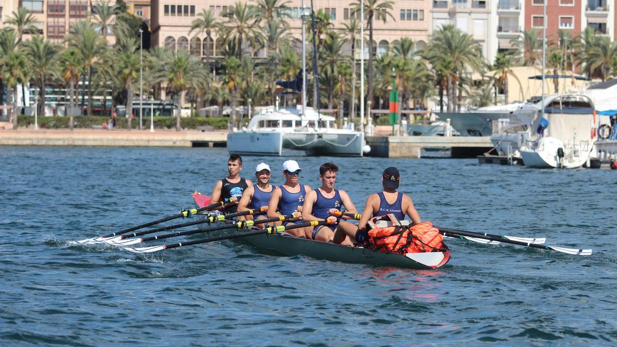 La sección de remo del RCRA participó en el Campeonato de España con 72 deportistas y 8 equipos