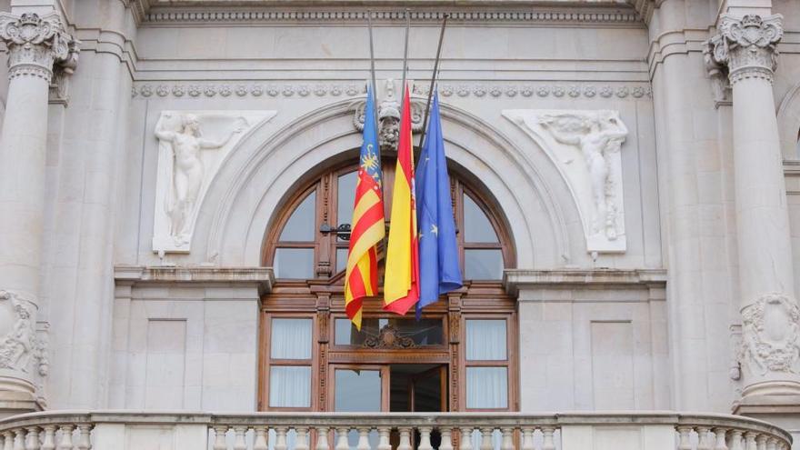 El Pleno rinde tributo a la exalcaldesa y Novo destaca que transformó la ciudad