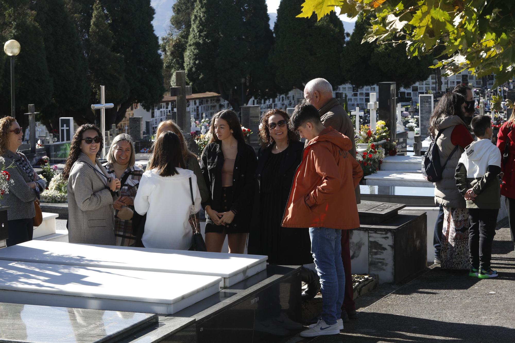 Así se ha celebrado el Día de los difuntos en los cementerios asturianos