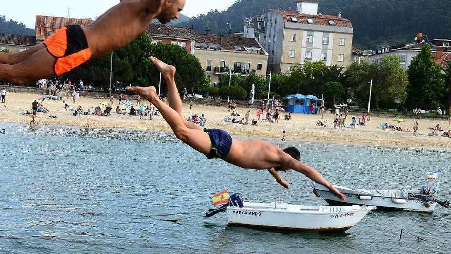 La playa de Banda do Río consiguió su primer &quot;suficiente&quot; en el último verano. // Gonzalo Núñez