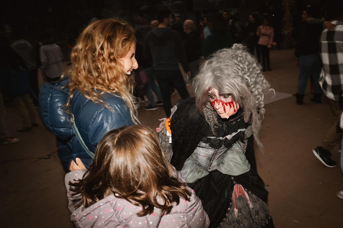 Actuaciones de Halloween en el Parque de Atracciones Warner en Madrid.