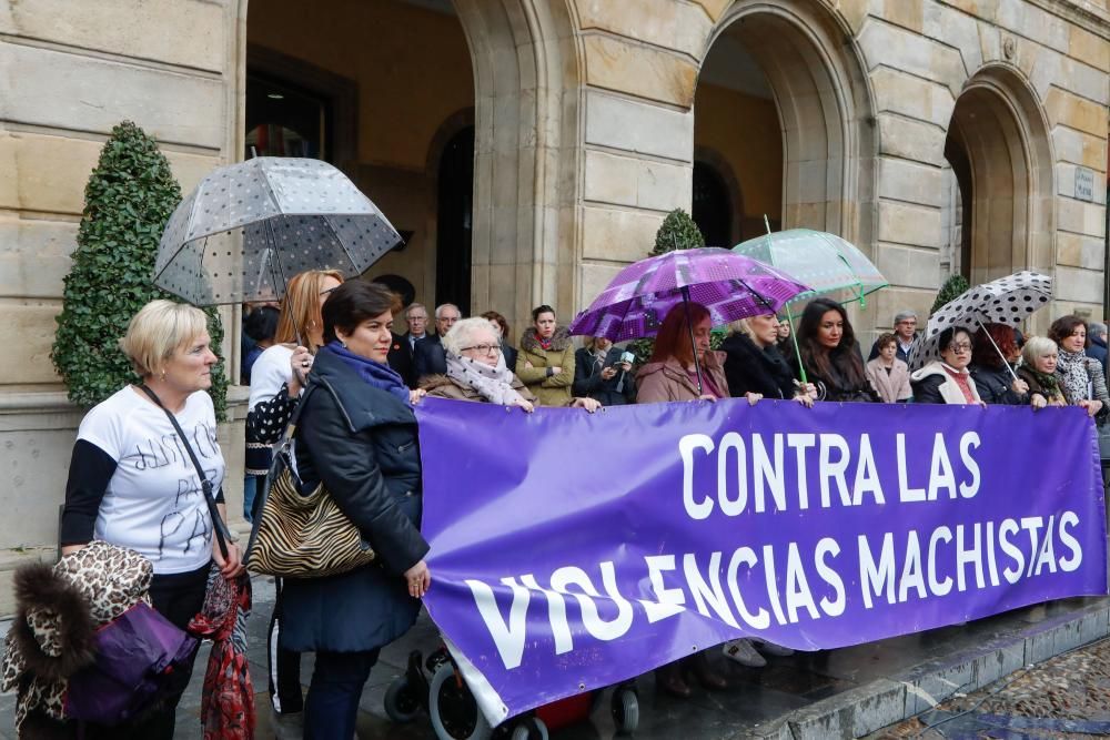 Emotivo minuto de silencio en Gijón por Paz Fernández