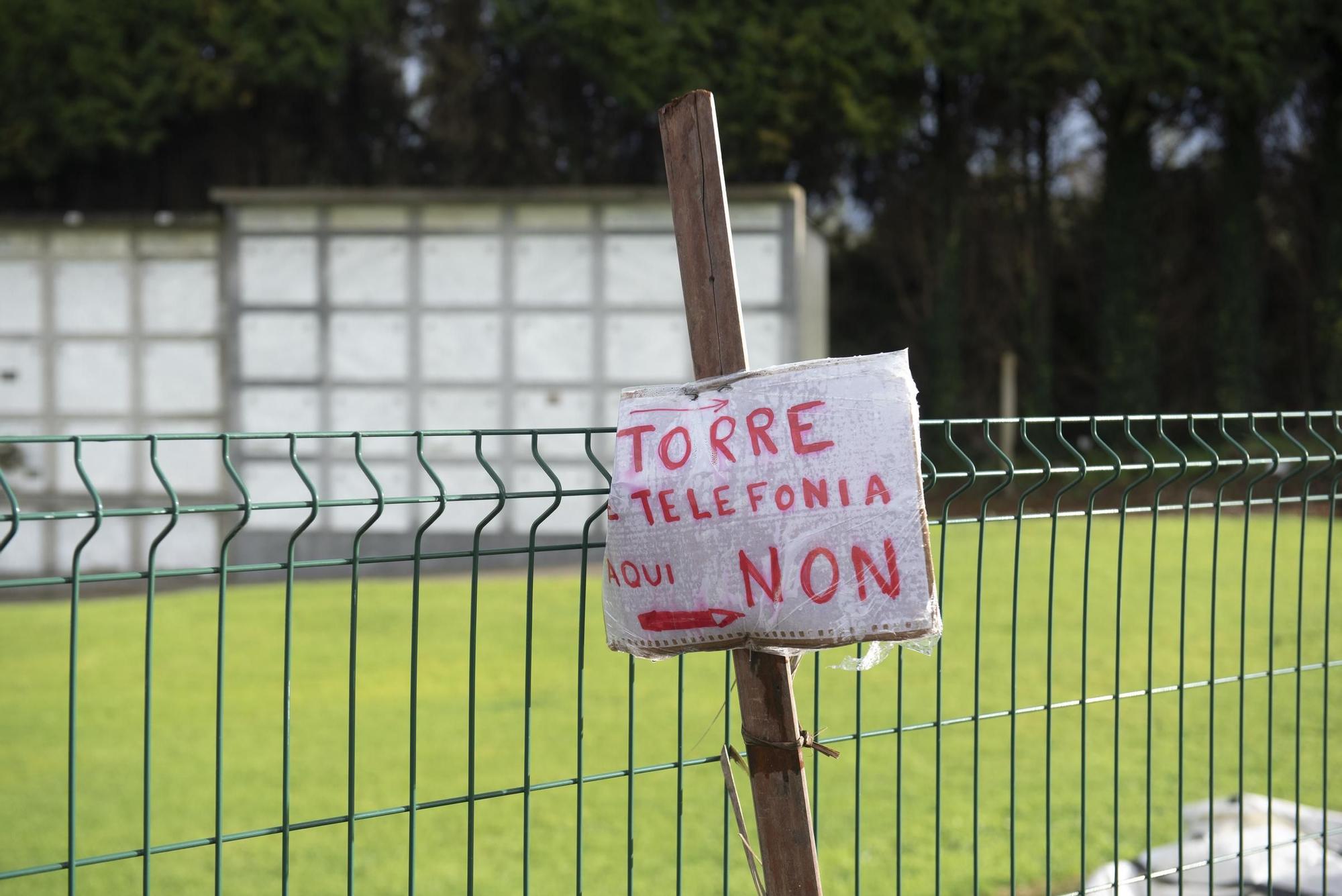 Vecinos de Anceis protestan por la instalación de una antena de telefonía móvil