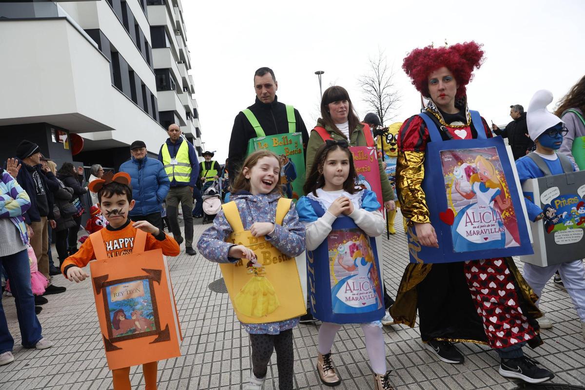 El desfile del Antroxu en la zona oeste de Gijón, en imágenes