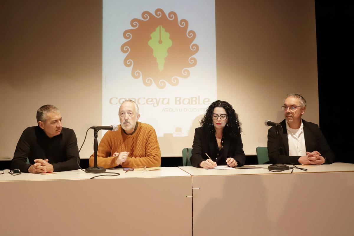 La consejera de cultura, política lingüística y deporte, Vanessa Gutierrez,  asiste al acto inaugural de la 45 selmana de les lletres asturianes. Biblioteca de Oviedo.