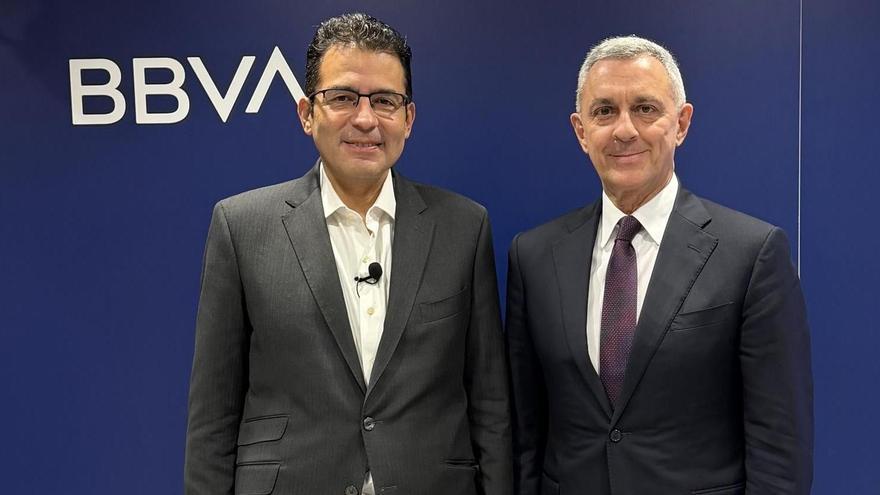 Miguel Cardoso, economista en cap per a Espanya de BBVA Research, i José Ballester, director territorial de BBVA a Catalunya.Miguel