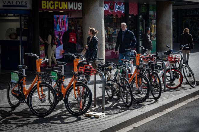 Récord de sanciones para el 'bicisharing' privado de Barcelona: cada bicicleta ha sido sancionada al menos dos veces