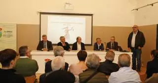 Boicot con cencerros por la polémica del lobo