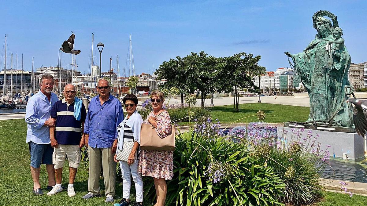Dos generaciones de una familia que se alojó la semana pasada en un piso turístico de A Coruña. |   // LA OPINIÓN