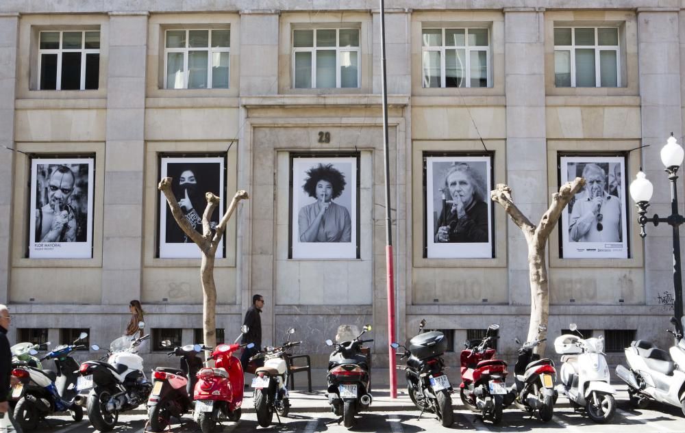 PhotoAlicante bate su récord de intervenciones urbanas y saca a la calle los proyectos de 14 artistas entre Alicante y Sant Joan.