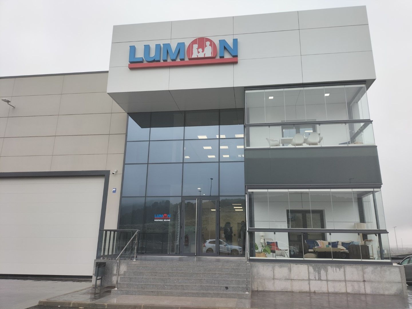 Lumon inaugura su fábrica en Antequera