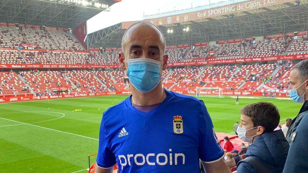 Camisetas azules en El Molinón tras la polémica semanal: "No ha habido  ningún problema" - El partidazo de Asturias: Oviedo - Sporting - El derbi  asturiano - La Nueva España