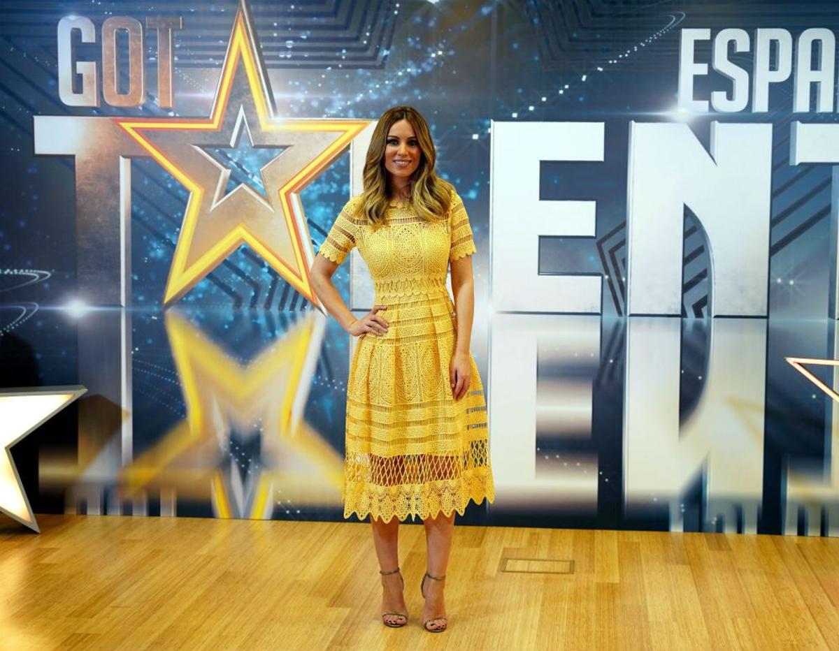 Edurne con vestido amarillo en la presentación de Got Talent