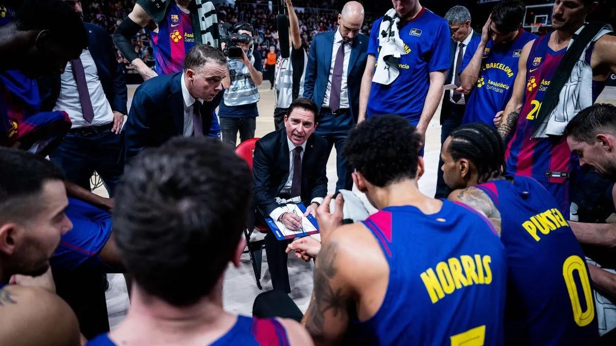 El Barça es una piña en torno a Xavi Pascual