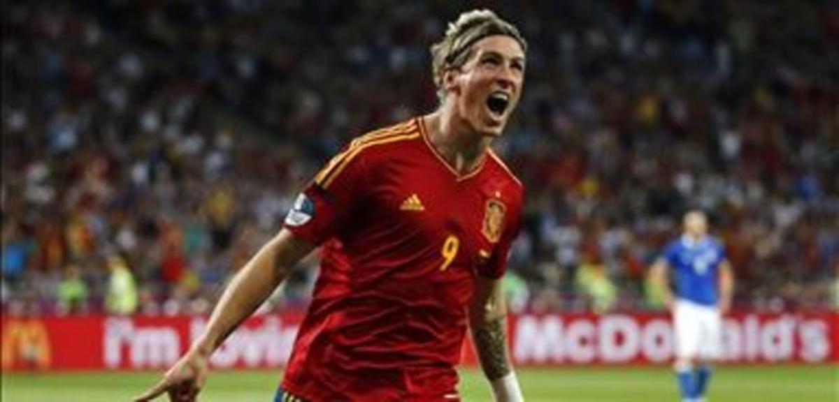Fernando Torres celebra el seu gol a Itàlia, el 3-0 d’Espanya.