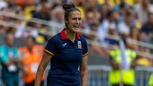 Montse Tomé en el debut de España en los Juegos contra Japón
