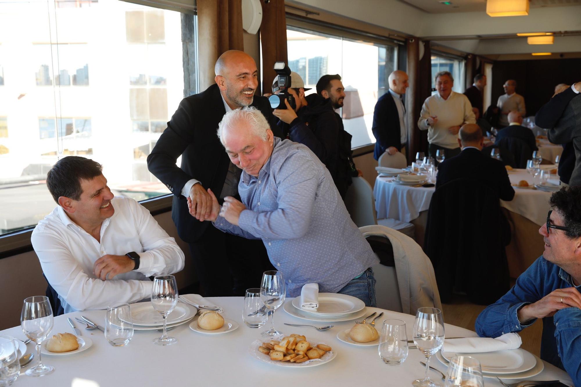 EN IMÁGENES: Abelardo recibe la insignia de oro de los veteranos del Sporting