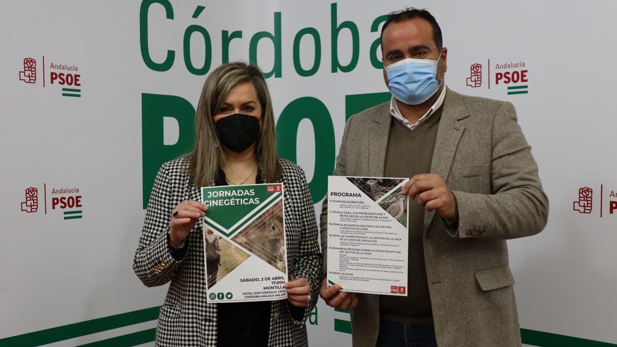 María Jesús Serrano y Rafael Félix, en la presentación de las jornadas cinegéticas.