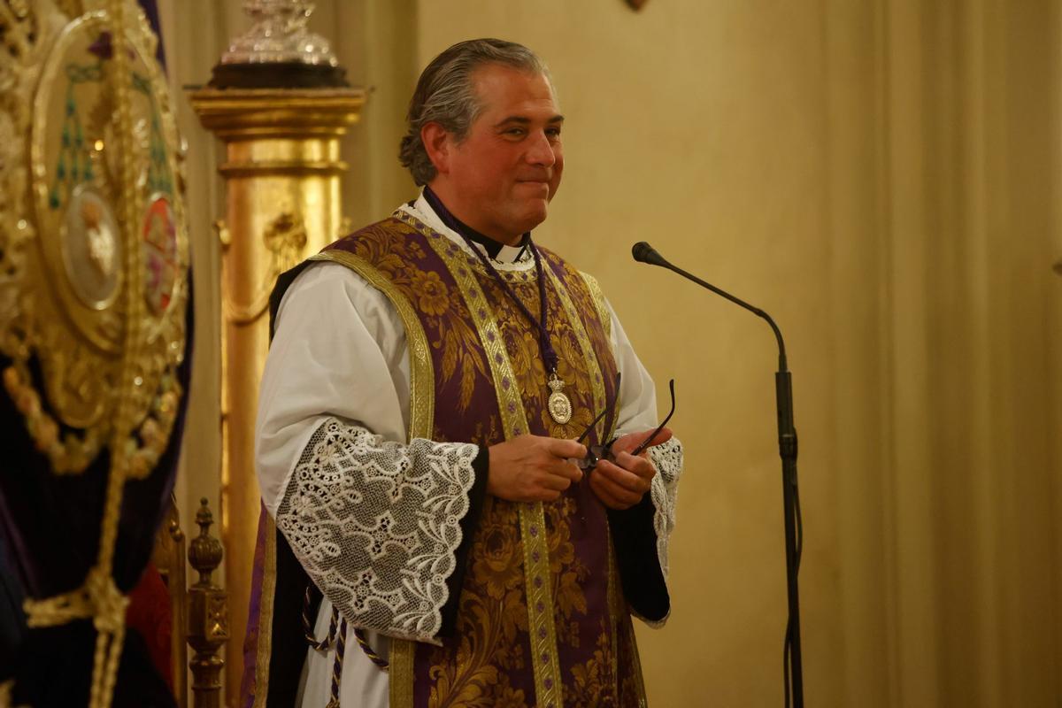 Jaime Conde, párroco de La Oliva, en un quinario de La Hermandad de Los Gitanos.