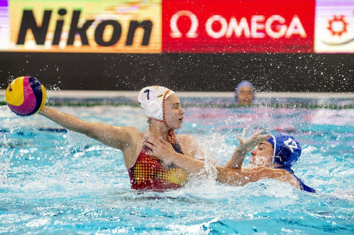 La selecció femenina de waterpolo empata amb Grècia i es complica el futur