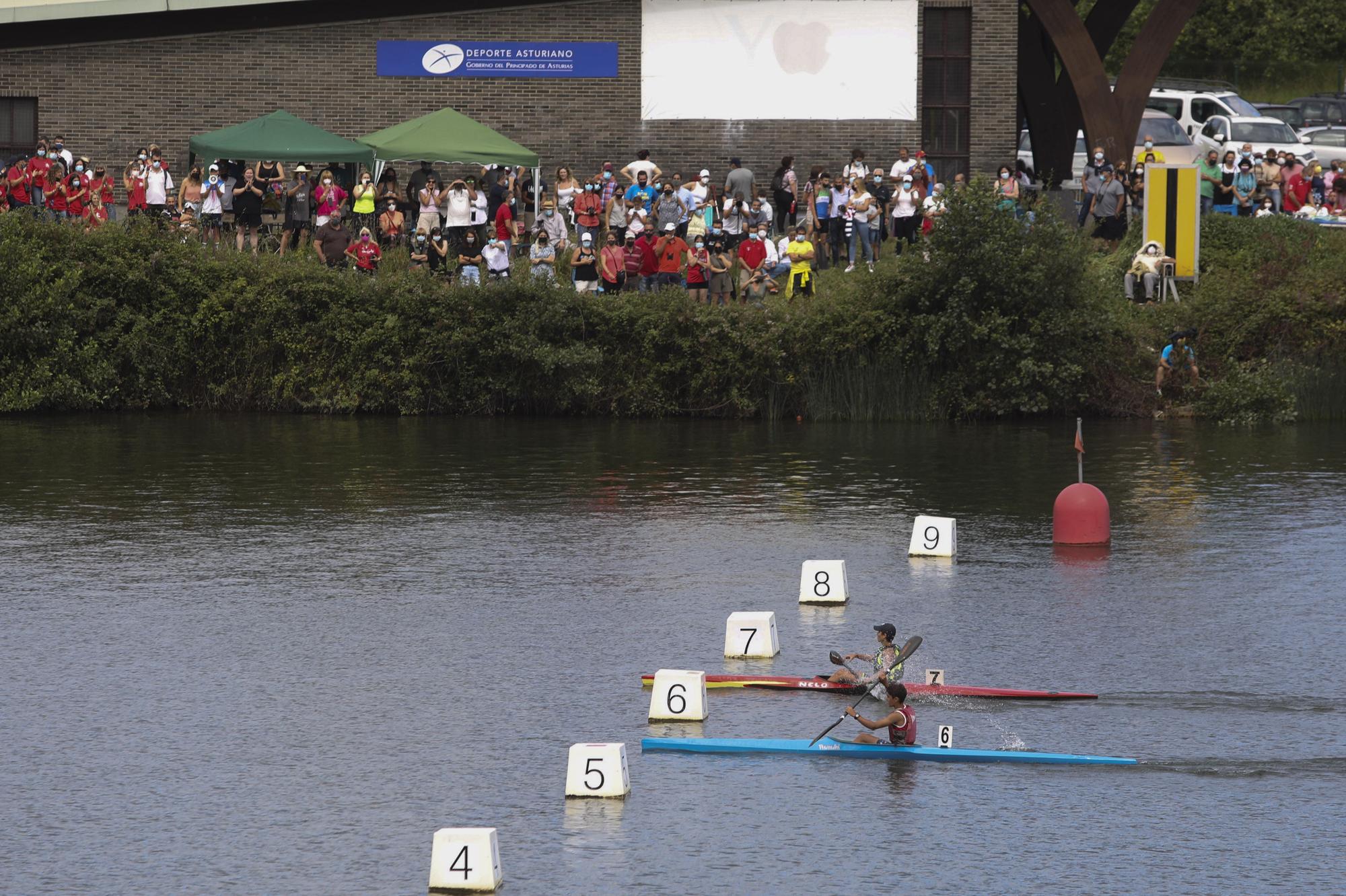 Campeonato de piragüismo en el embalse de trasona