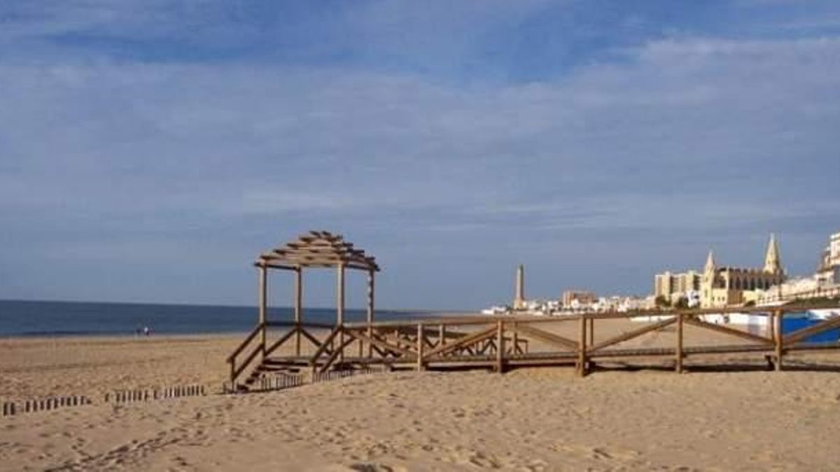 Esta es la paradisíaca playa de Cádiz que se encuentra en el pueblo más feliz de España
