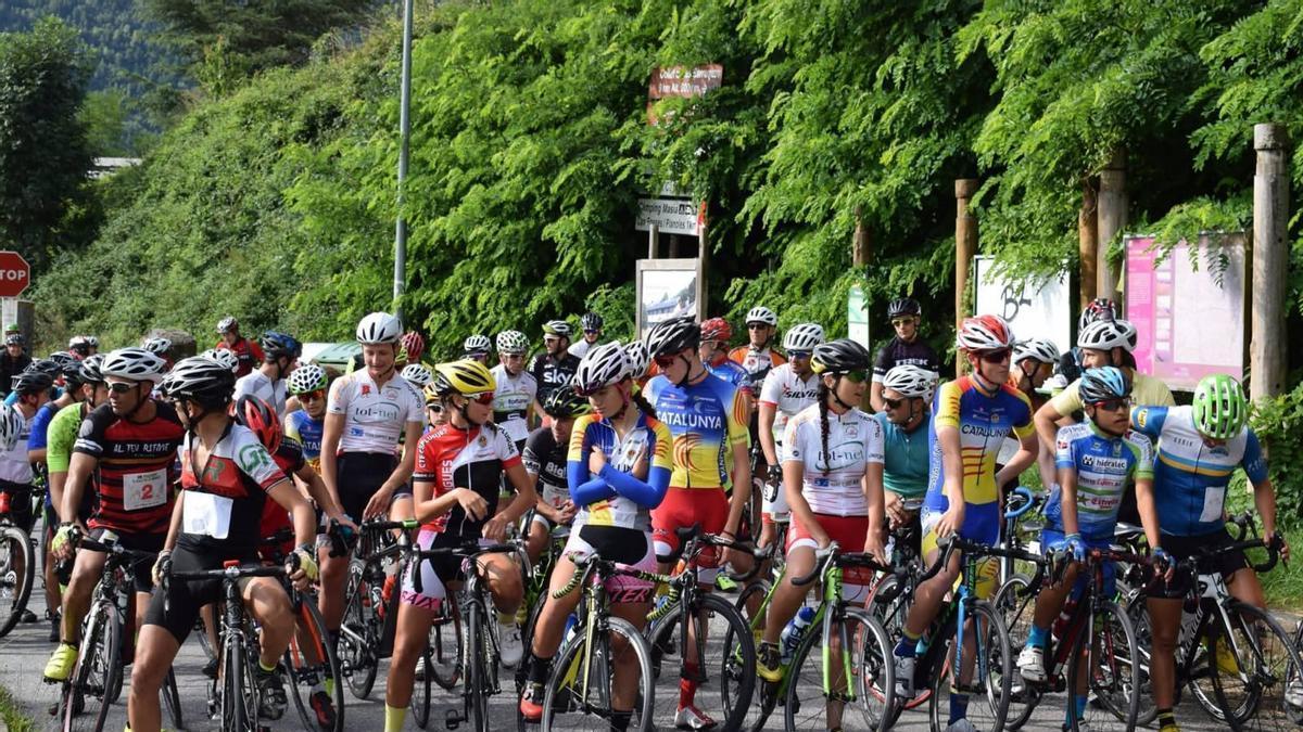 El petit poble de Planoles té molta afició pel ciclisme.