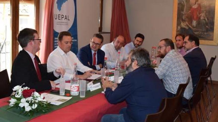 Los asistentes a la reunión ayer en l&#039;Alqueria d&#039;Asnar.